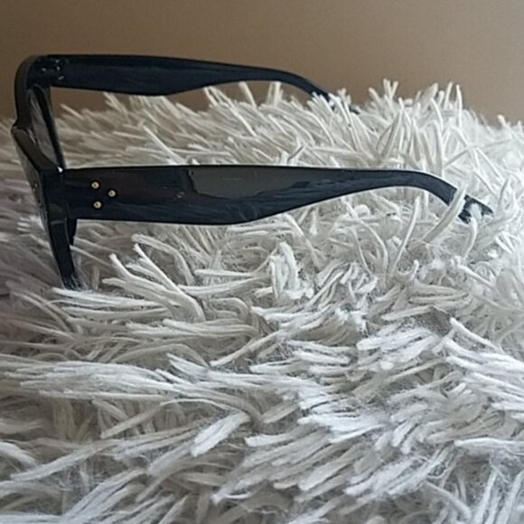 Black Oversized Sunglasses - Picture 5 of 6